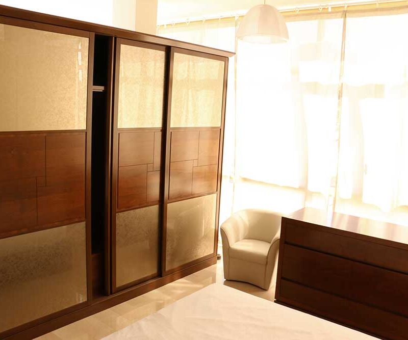 Armadio in stile contemporaneo NOCE CON SPECCHI BRONZO