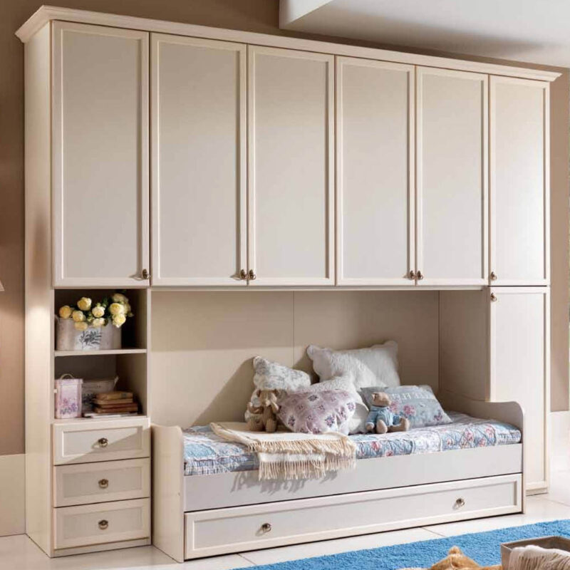 Cameretta in stile classico beige patinato
