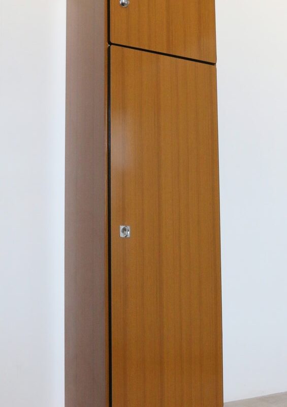 Colonna-armadietto in stile vintage