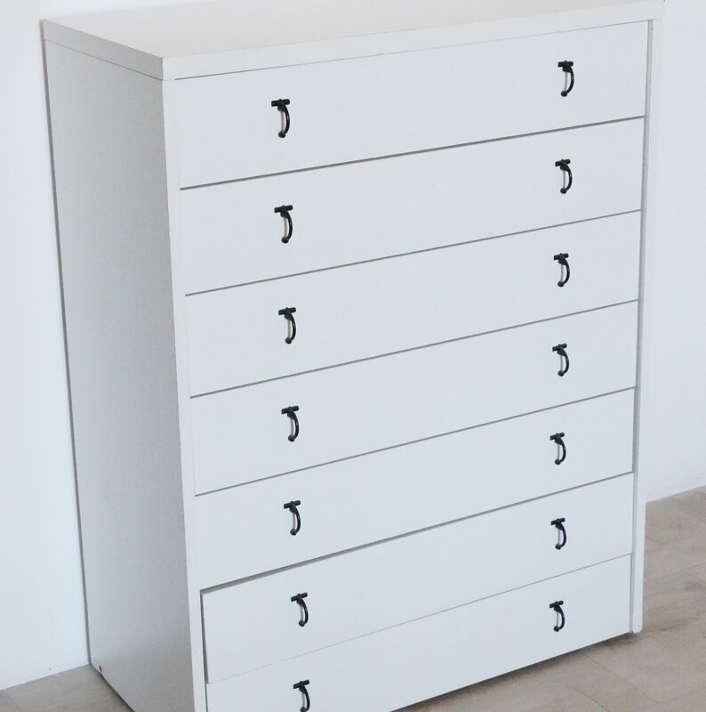 Cassettiera in stile moderno