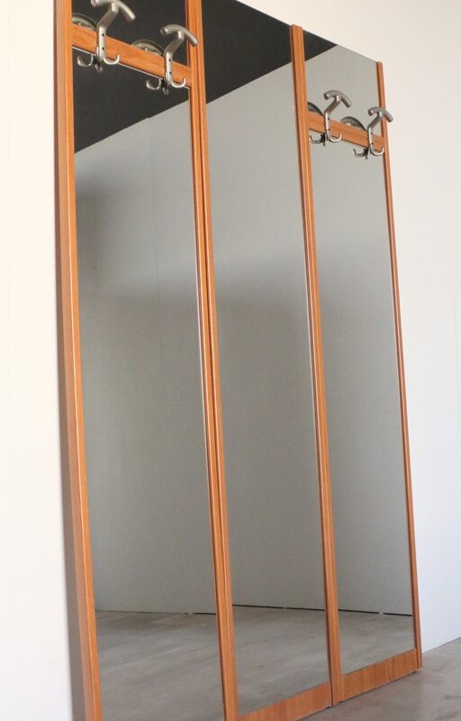 Tris di pannelli appendiabiti da ingresso con specchi in stile moderno