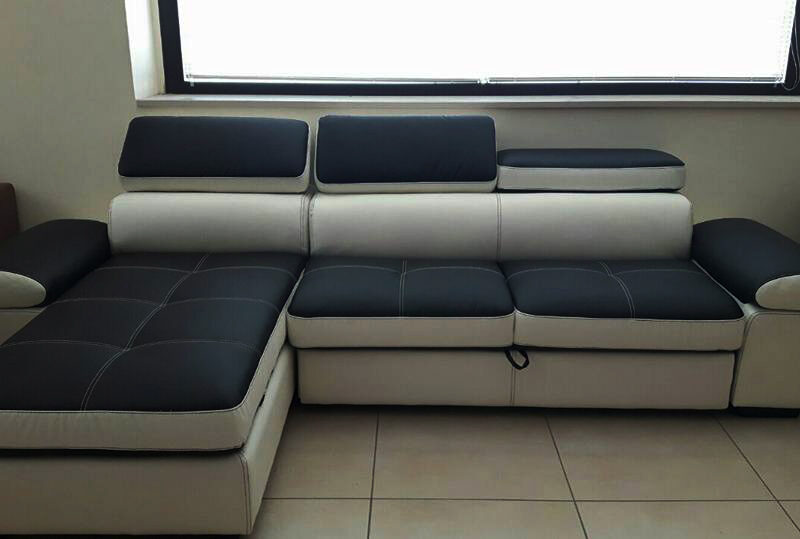 Divano con penisola stile moderno in ecopelle spessorata