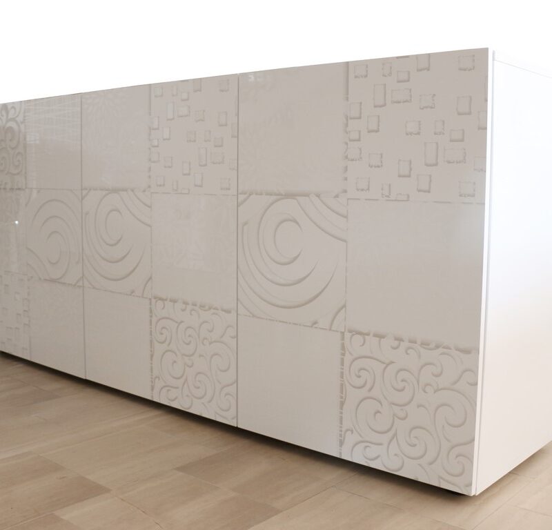 Madia in stile moderno bianco lucido con decori