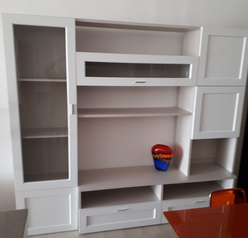 Parete soggiorno in stile moderno BIANCO-LARICE NATURALE