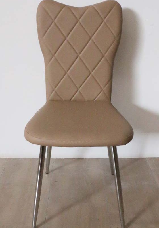 Sedia in stile moderno ecopelle trapuntato tortora