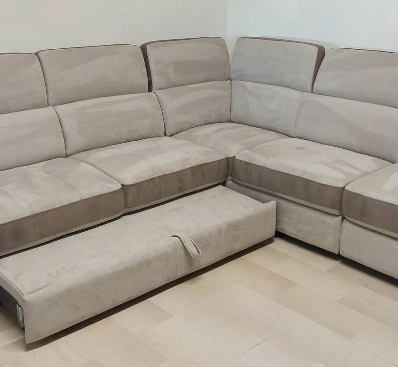 Divano angolare con letto estraibile e pouf contenitore grigio chiaro/tortora