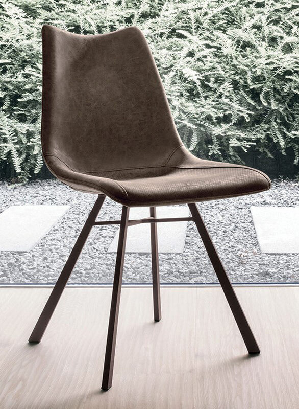 Sedia in stile moderno in tessuto soft-touch colore tabacco
