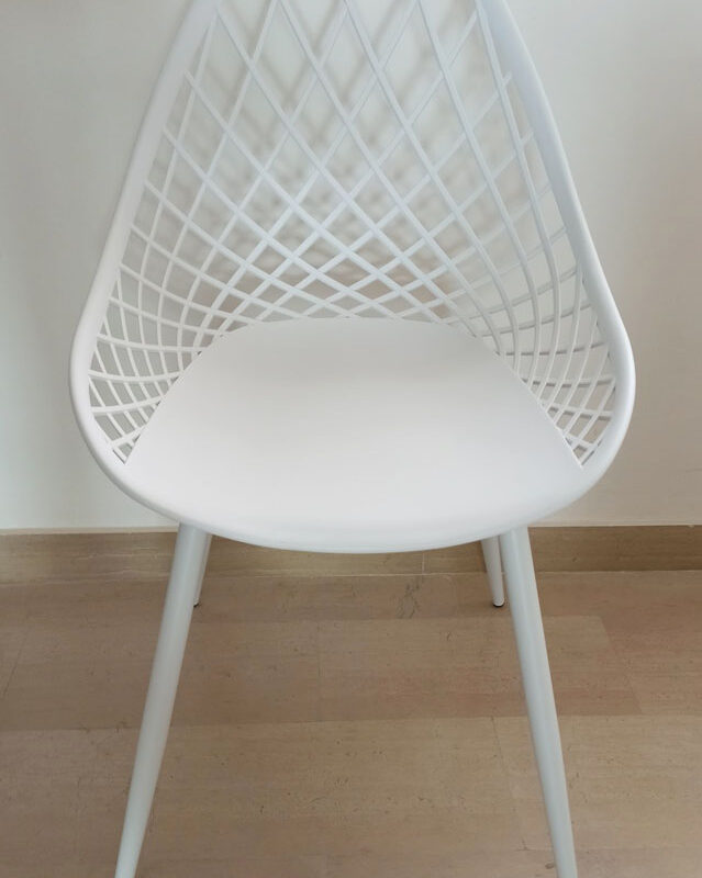 Sedia in stile moderno in polipropilene bianco