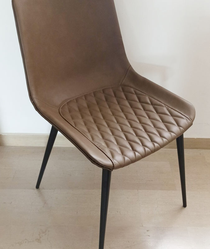 Sedia in stile moderno in econabuk colore cuoio